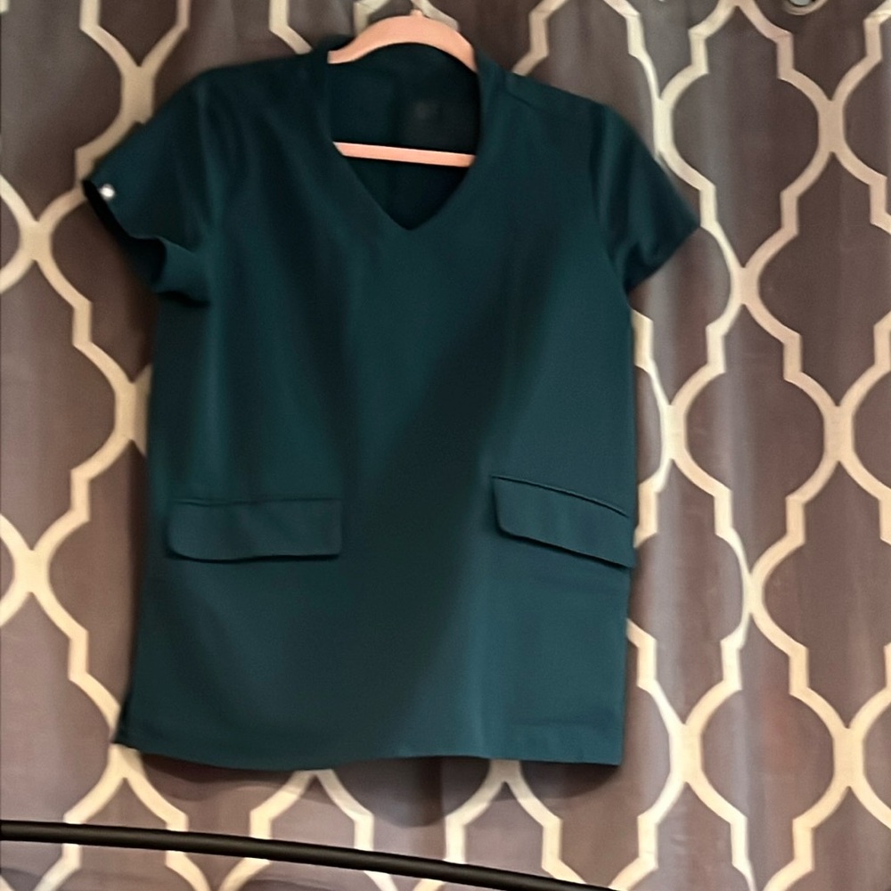 Figs xs Dolores 3 pocket top Caribbean blue po#1345 EUC! Hard to find! Rare!!